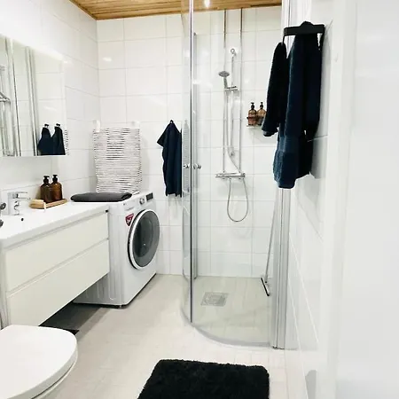 Uusi Ilmastoitu Kaksio Tampereen Ytimessae, Pysaekoeinti, Iso Lasitettu Parveke Lägenhet