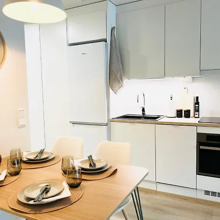 Uusi Ilmastoitu Kaksio Tampereen Ytimessae, Pysaekoeinti, Iso Lasitettu Parveke