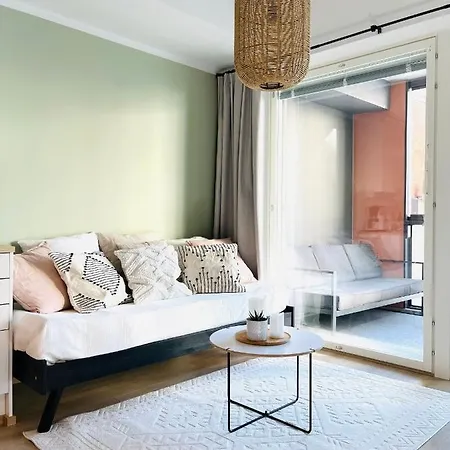 Uusi Ilmastoitu Kaksio Tampereen Ytimessae, Pysaekoeinti, Iso Lasitettu Parveke Tampere